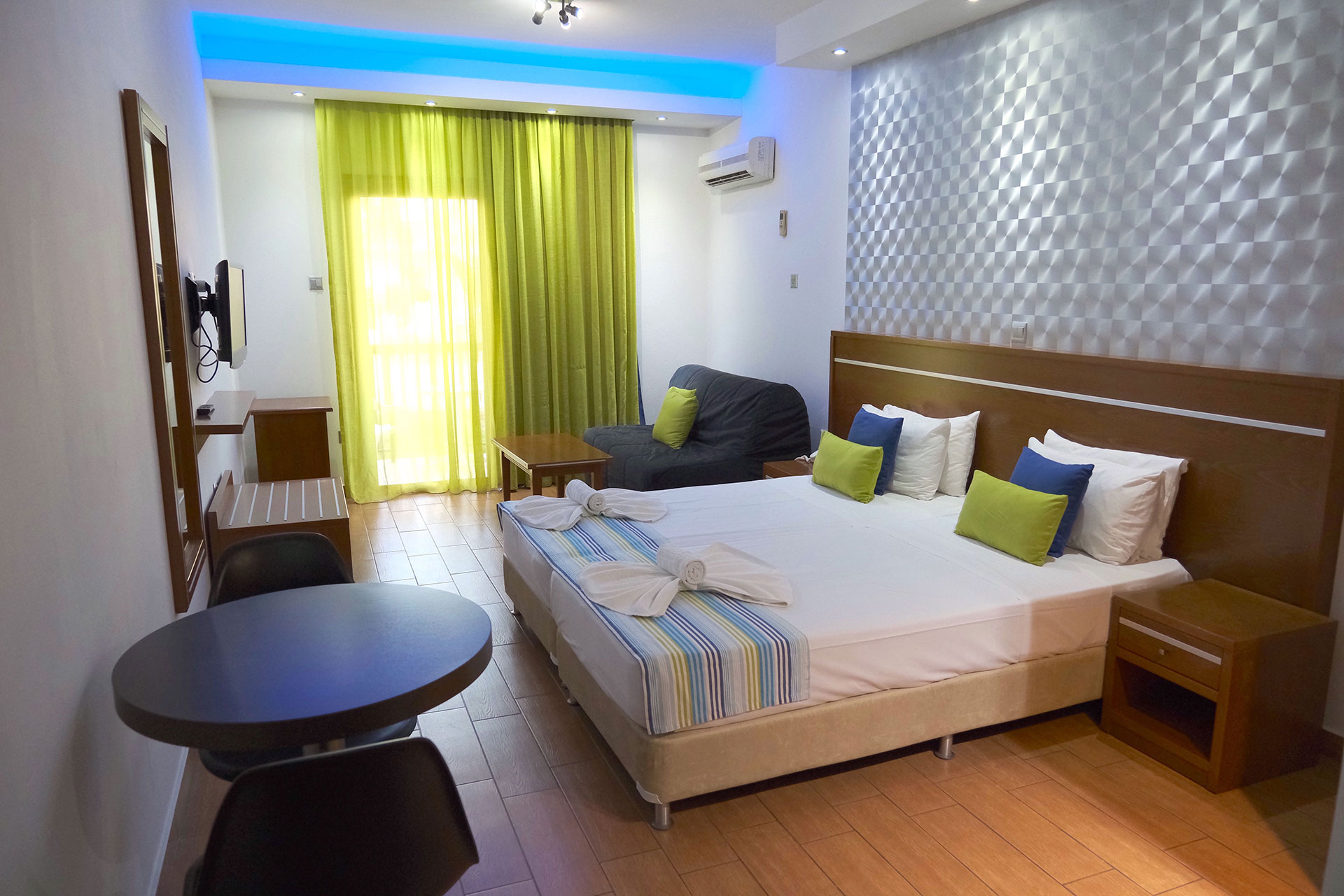 Loutsiana Hotel Deluxe Studio two single beds and sofa